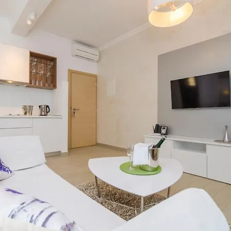 Pine Tree Boutique Apartments Apartman