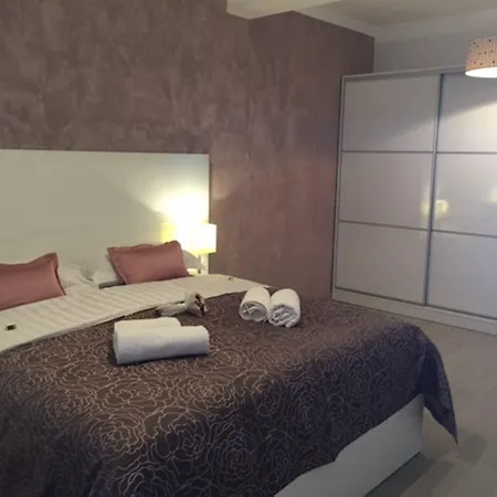 Pine Tree Boutique Apartments Saplunara