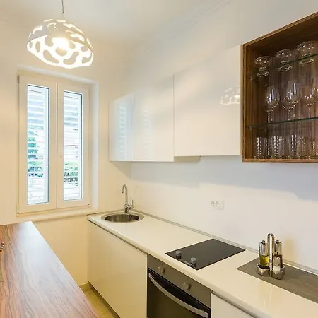 Pine Tree Boutique Apartments Apartman