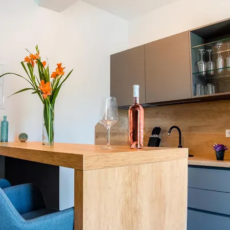 Pine Tree Boutique Apartments * Saplunara