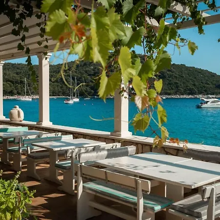Pine Tree Boutique Apartments Apartman