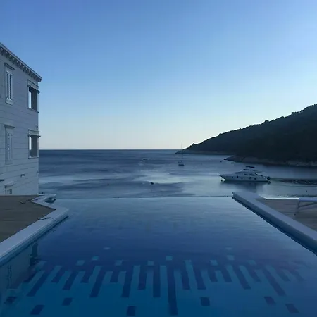 Pine Tree Boutique Apartments Apartman Saplunara