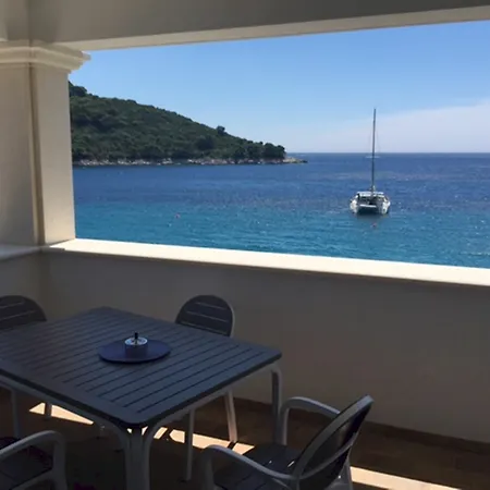 Pine Tree Boutique Apartments Saplunara