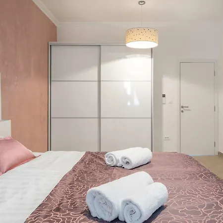 Pine Tree Boutique Apartments Saplunara