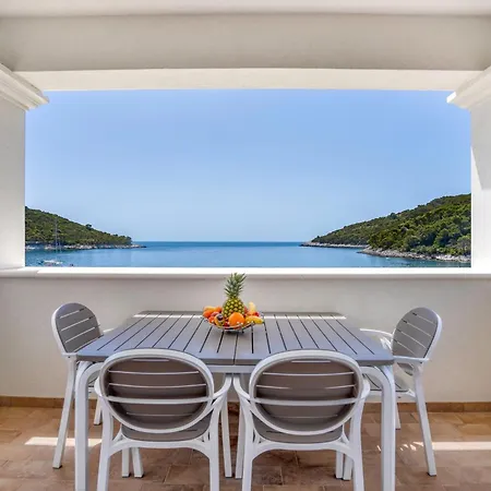 Pine Tree Boutique Apartments Apartman