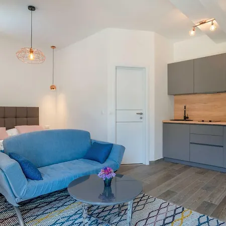 Pine Tree Boutique Apartments Saplunara