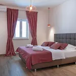 Pine Tree Boutique דירה ספלונרה