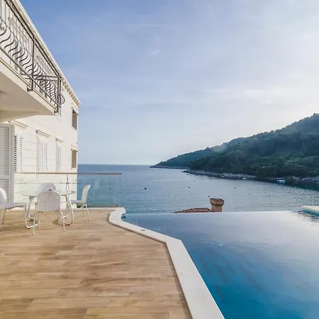 Pine Tree Boutique Apartment Saplunara