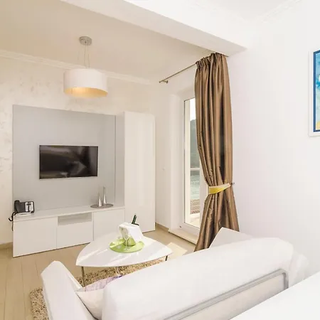 Διαμέρισμα Pine Tree Boutique Saplunara