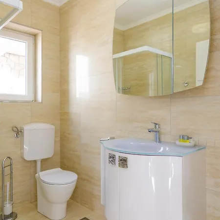 Διαμέρισμα Pine Tree Boutique Saplunara