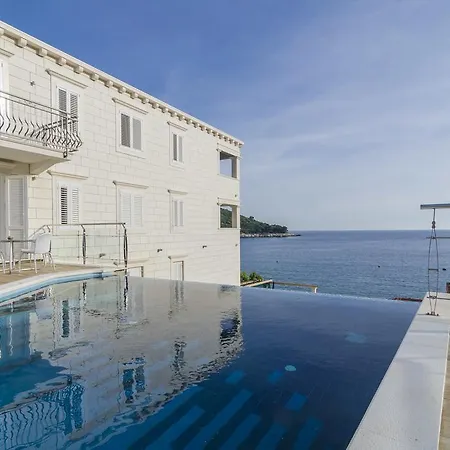 Apartment Pine Tree Boutique Saplunara
