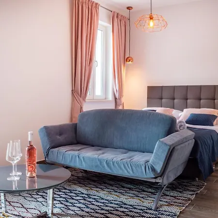 Apartment Pine Tree Boutique Saplunara
