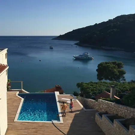 Διαμέρισμα Pine Tree Boutique Saplunara