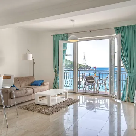 Pine Tree Boutique * Saplunara