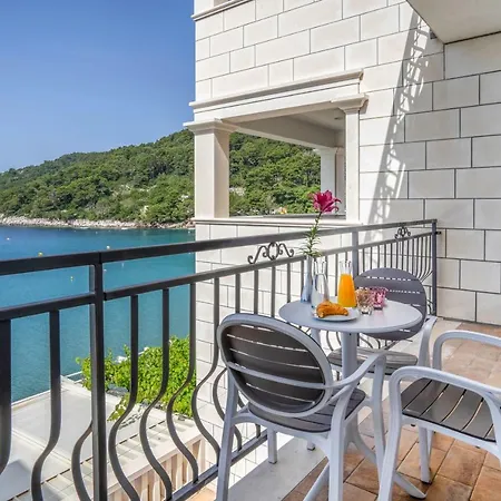 Pine Tree Boutique Apartment Saplunara